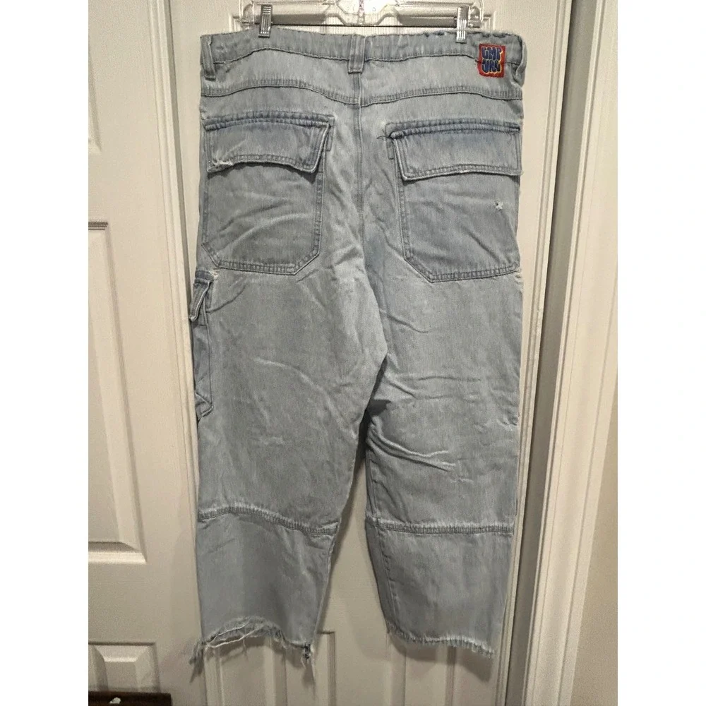 Empyre Mens Distressed Cargo Jeans Light Wash Spray Can Patch Size 36 Loose Fit - Picture 2 of 8